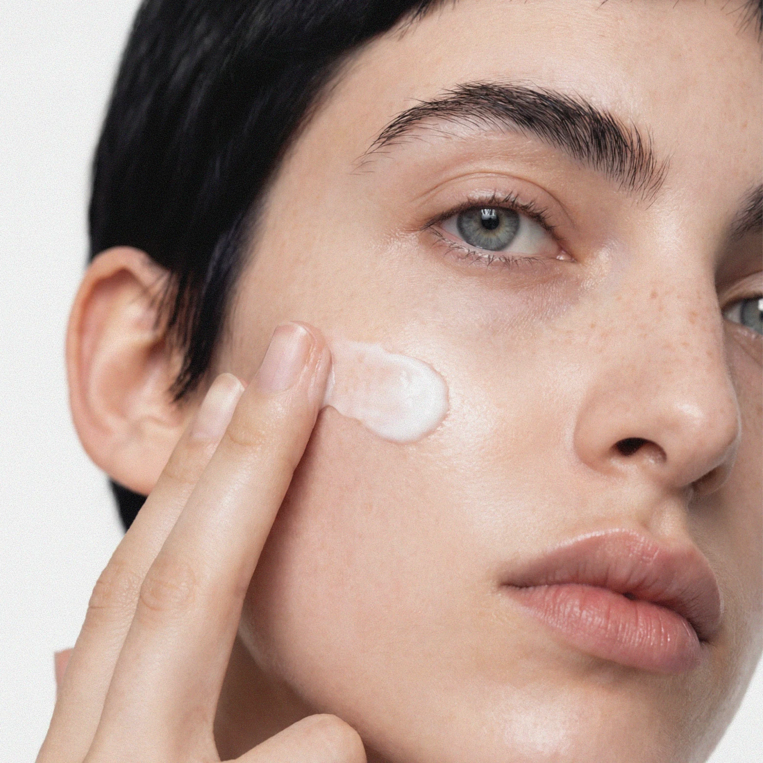BodyMatched tretinoin cream with transdermal control applied to skin